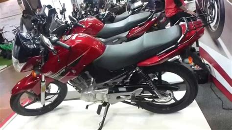 For 2014 a new mini cowling not only gives the ybr a sleeker look, together with the tank covers it improves rider comfort levels by providing added weather protection. Yamaha Ybr 125 2014 al 2015 video versión Colombia - YouTube