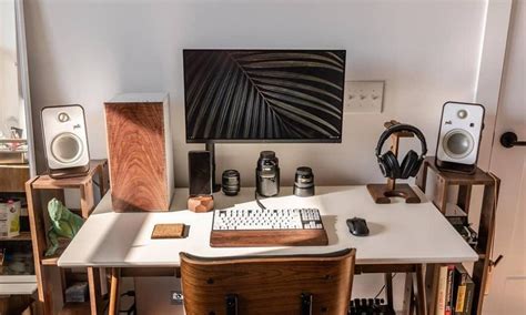 30 Aesthetic Desk Setups For Creative Workspace