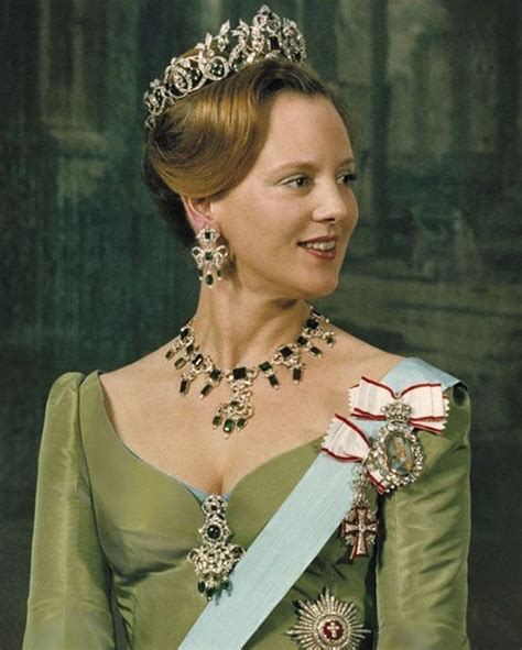 Royaltiara Emerald Parure Tiara The Grandest Tiara In The Danish