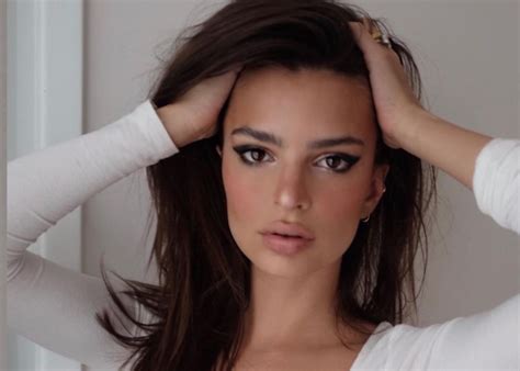 Five Times Emily Ratajkowski Broke The Internet With Her Curves