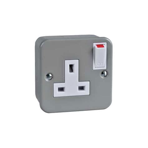 Schneider Electric Gmc131ss 13a Metal Clad Single Switched Socket