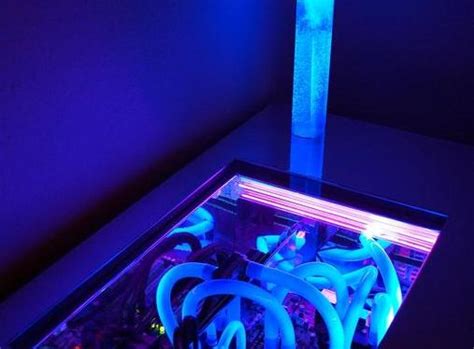 Wie findet ihr die idee und das ergebnis? Schöner-Wohnen-Casemod: Der Wakü-PC im Schreibtisch