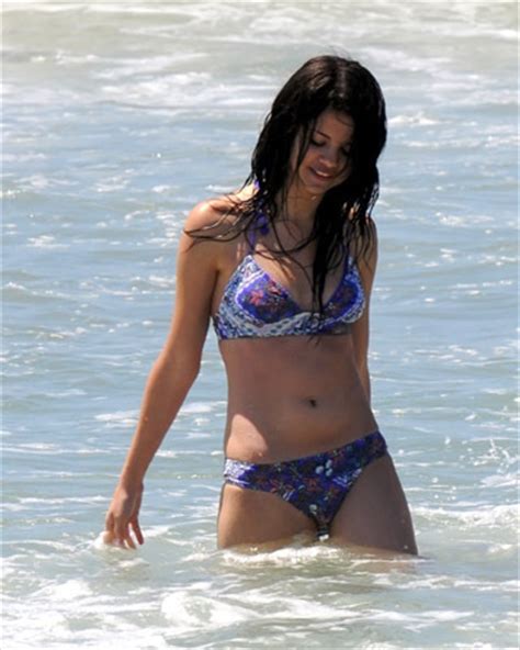 On The Beach Selena Gomez Photo Fanpop