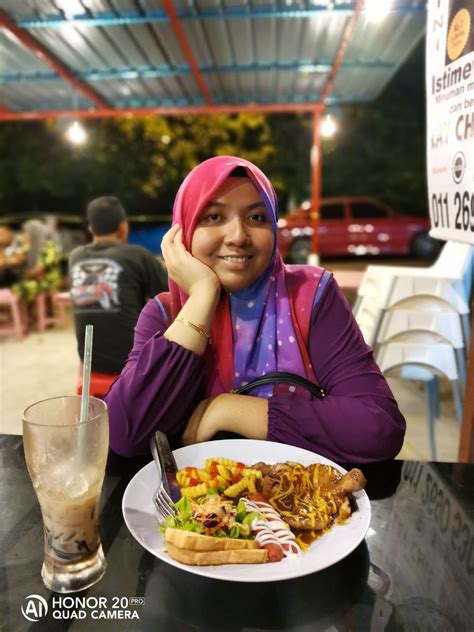 The cheapest way to get from kota bharu to hat yai costs only ฿505, and the quickest way takes just 4¼ hours. Syazni Rahim Blog: Kedai Makan Western di Kota Bharu | Red ...