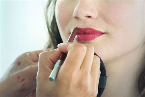 How To Apply Lipstick Like A Pro Step By Step Video And Tips