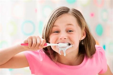 Furious Debate Over Whether Or Not To Wet Toothbrush Before Cleaning