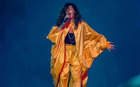 Eight incarnations of the festival have been held in rio de janeiro, in 1985, 1991, 2001, 2011, 2013, 2015, 2017 and 2019, eight in lisbon, in 2004, 2006, 2008, 2010, 2012, 2014, 2016 and 2018, three in madrid in 2008, 2010 and 2012 and one i. Rihanna toca no Rock in Rio 2015; FOTOS - fotos em Rock in ...