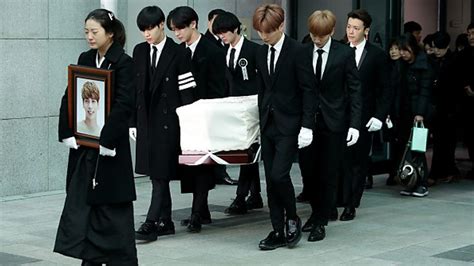 Jonghyun K Pop Stars Carry Shinee Singers Coffin Bbc News