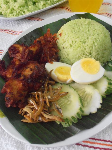 Asmr nasi lemak with rendang ayam (chicken rendang) mukbang/eating show (no talking). DIARI DIELA: Nasi Lemak Pandan