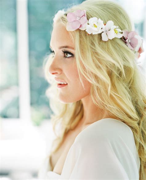 15 Beautiful Wedding Hairstyles With Flowers