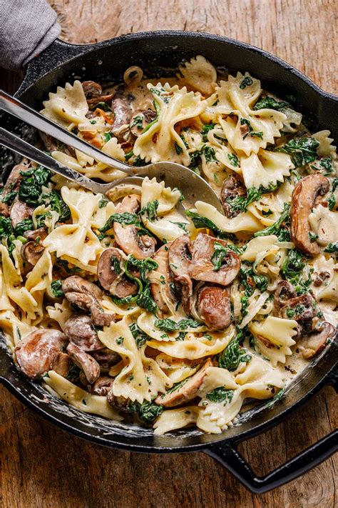 One Pot Garlic Parmesan Pasta Recipe With Spinach And Mushrooms