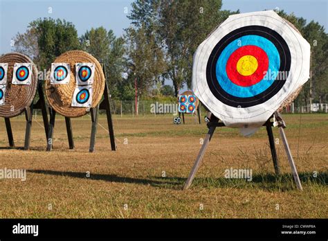 An Archery Target Hi Res Stock Photography And Images Alamy
