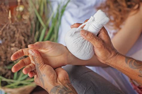 Qué es el Ayurveda Acacia Yoga Medicina tradicional