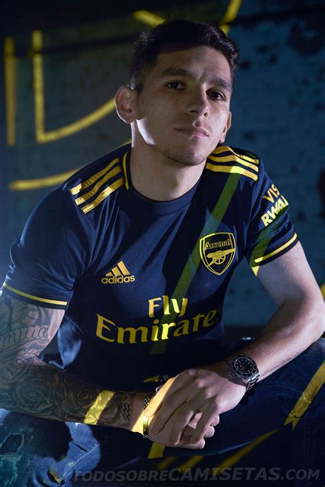 Welcome to the official facebook page of arsenal football club. Arsenal Fc Kit : On Pitch: Arsenal FC 20-21 Third Kit ...