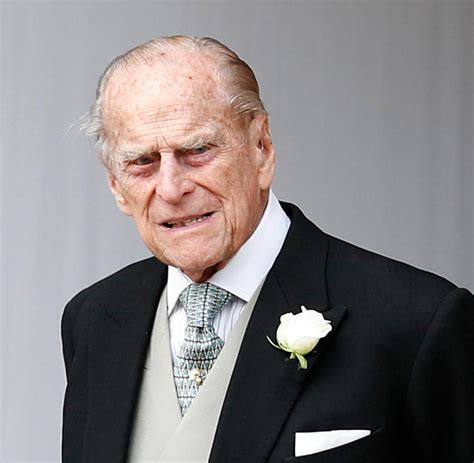 Prince philip is the husband of queen elizabeth ii and was born june 10, 1921, including biography, historical timeline and links to the british royal family tree. Prinz Philip: Ehemann von Elizabeth II. gibt Führerschein ...