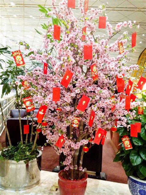 Create a holiday atmosphere characterized by warmth, joy, peace and prosperity. new year tree decoration ideas | Chinese new year ...