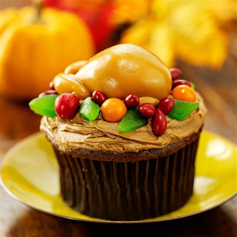 Decorating Thanksgiving Cupcakes On The Side After Five Easy Pumpkin Cupcake Recipe