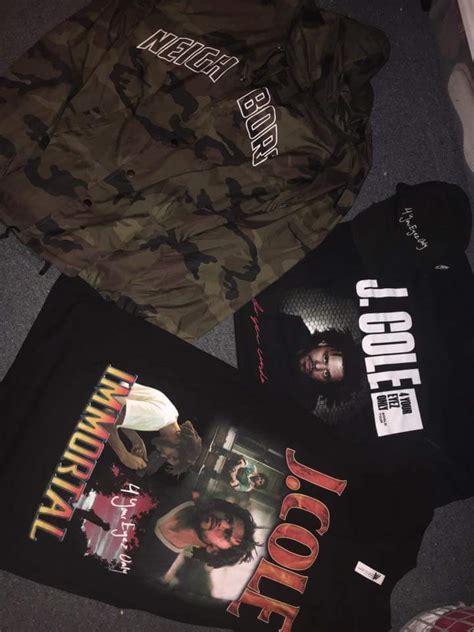 No proof so far, but if you know something, please let us know. 4 your eyez only MERCH. Does anyone have more merch pics ...