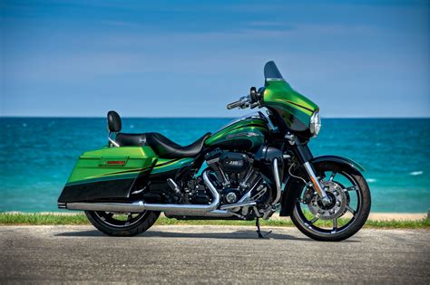 Vivid black, scarlet red, brilliant silver pearl, black denim, red hot sunglo. HARLEY DAVIDSON CVO Street Glide specs - 2010, 2011 ...