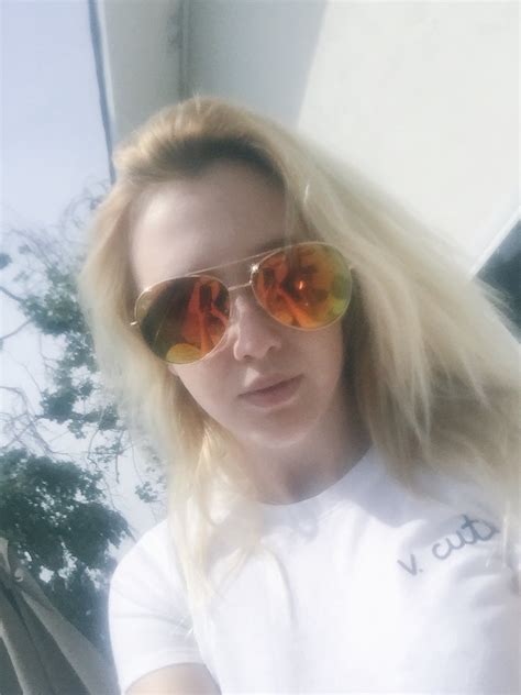 Tw Pornstars Samantha Rone Twitter What Is Up With My Frizzy Hair Am Apr