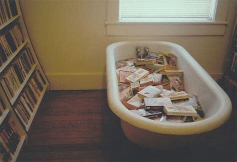So No One Really Uses The Bathtub Why Not Make It A Booktub Bookshelves Books Cool Bookshelves
