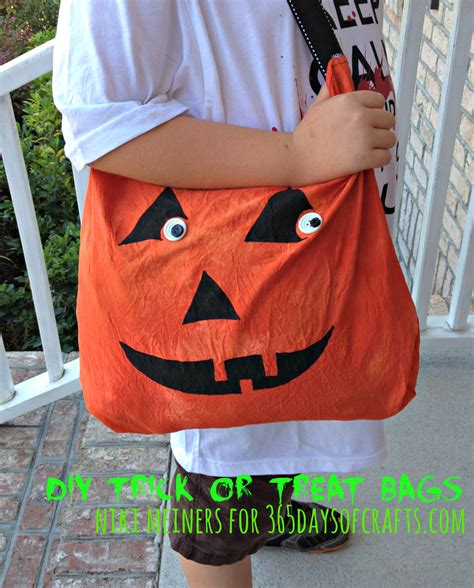 Diy Halloween Trick Or Treat Bag 365 Days Of Crafts