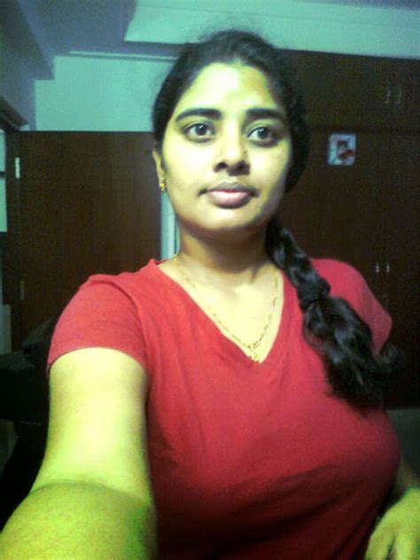Tamil Aunty Seducing Looks Cuteaunty