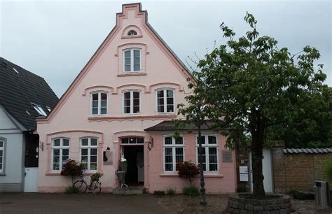 Situated near the beach, this apartment building is within 1 mi (2 km) of schlei and weidefelder beach. rosa Haus in Kappeln, Foto: S. Hopp | Rosa häuser, Haus ...