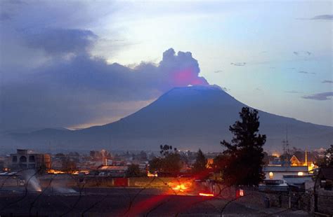 Nel 1977 fece oltre 600 morti, tra più pericolosi del mondo (ansa). Nyiragongo Volcano l Largest Known Permanent Lava Lake on ...