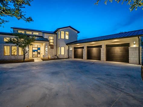 Find all homes around lake travis www.yourkeytoresults.com for your custom home search! Seven Custom Homes - Lakeway, TX - Installs roofs