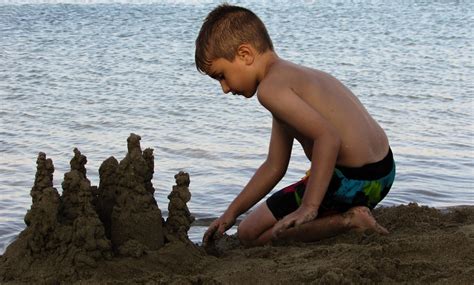 kostenlose foto strand meer sand person menschen junge kind sommer ferien schlamm