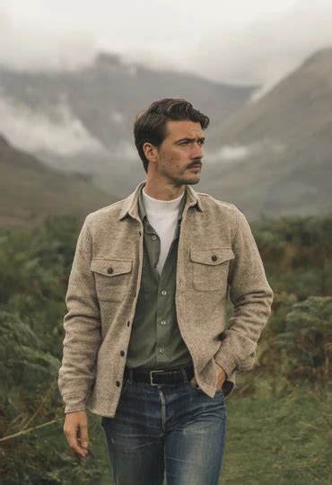 Notre ligne premium de chemises pour homme comprend tous les styles, couleurs et coupes. Sur-chemise en laine italienne bouillie beige en 2020 ...