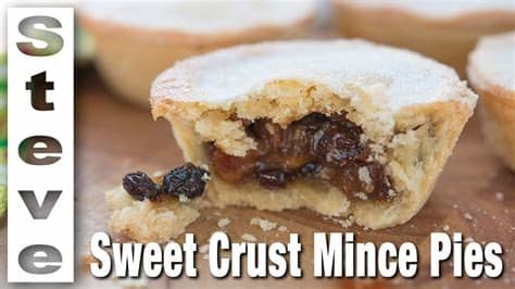 Its crisp texture makes a great contrast to the soft, creamy filling. MINCE PIE RECIPE - With a Sweet Short Crust Pastry - YouTube