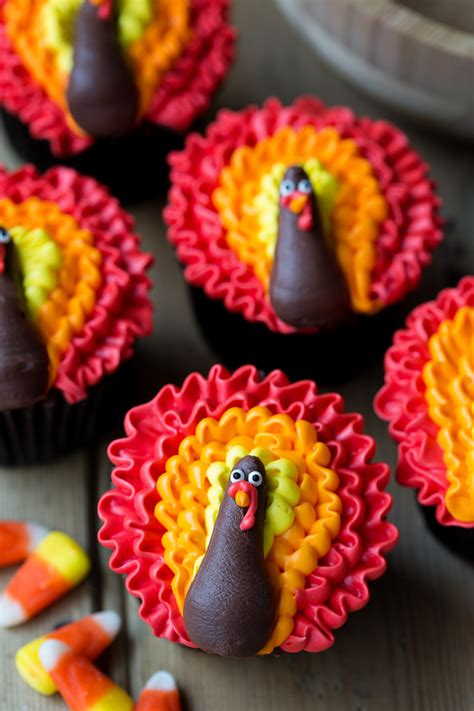 Gợi ý easy thanksgiving cake decorating ideas để tô điểm bánh Tạ ơn đơn