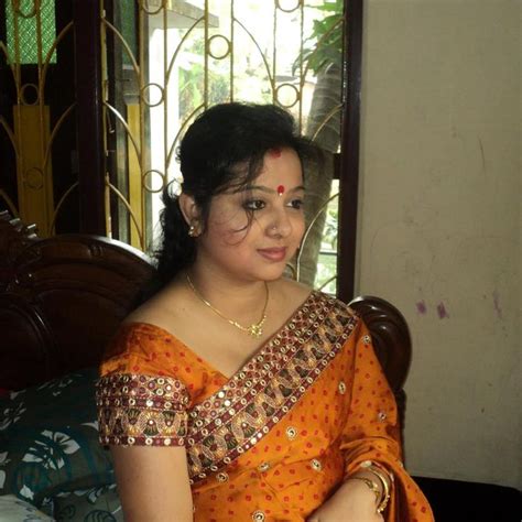 you are looking so beautiful indian beauty aunty in saree beautiful figure hotter sex indian