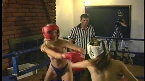 Catfight Fierce Topless Female Boxing With Hard Punches To The Breast