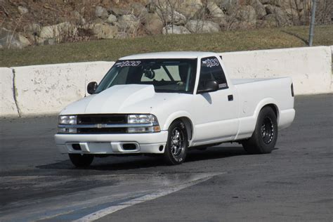 Chevy S10 pick up truck drag racing at Lebanon Valley. | Chevy s10