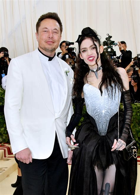 Elon Musks Girlfriend Grimes Confirms Shes Pregnant With Topless Snap