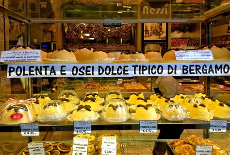 Polenta e osei è un dolce molto goloso che proviene dalla tradizione gastronomica settentrionale; Polenta Bergamo |Photoblog On-The-Go
