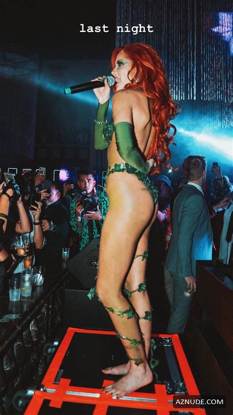 Halsey Sexy At The Gotham City Party Displaying Her Sexy