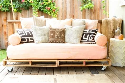 Pallet Patio Ideas To Upcycle Your Summer Upcycle That