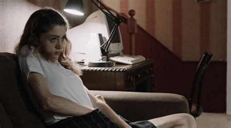 stranger things natalia dyer scandalo con un prete in yes god yes video archivio biccy it