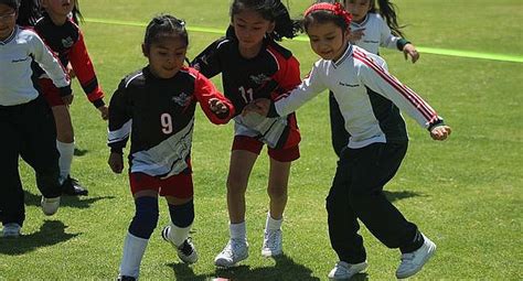 Muchas veces, al terminar de realizar una actividad en el jardín de infantes, nos queda muy poco tiempo para empezar con otra. Pequeños iniciaron su participación en el fútbol de los Juegos de Nivel Inicial (FOTOS) Arequipa ...