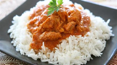 Pour in the tomato puree and stir well. Recette poulet tikka massala - YouTube