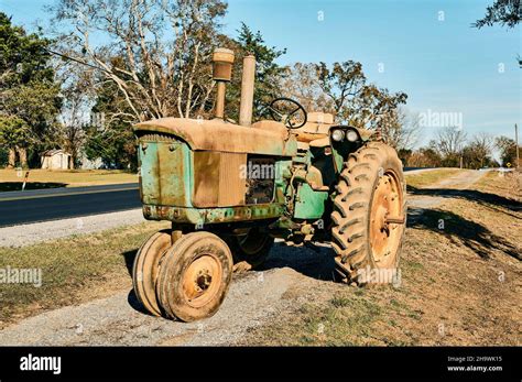 John Deere Tractor Hi Res Stock Photography And Images Alamy