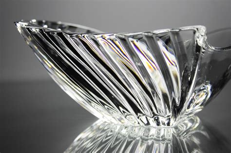Mikasa Crystal Heart Bowl Clear Glass Centerpiece Display Fruit Bowl Tware