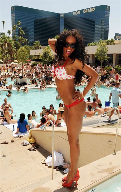 Mel B Posing Very Sexy In Bikini On Pool Paparazzi Pictures Porn