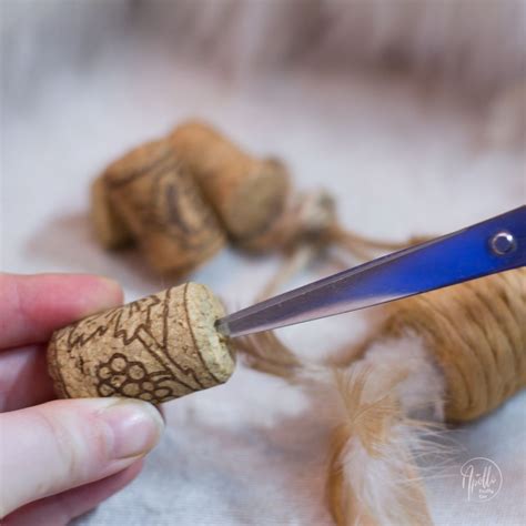 Upcykling How To Make Cat Toys Out Of Wine Corks Apollo Fluffy Cat