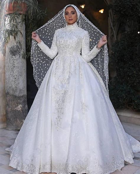 High Neck Appliqued Lace Ball Gown Dubai Muslim Wedding Dresses New Long Sleeve Satin Islamic