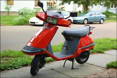 The honda elite is a series of scooters manufactured by honda since 1983. Honda Honda Elite 80 - Moto.ZombDrive.COM